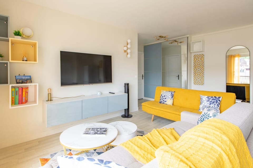 TV and multimedia, Living room, Seating area