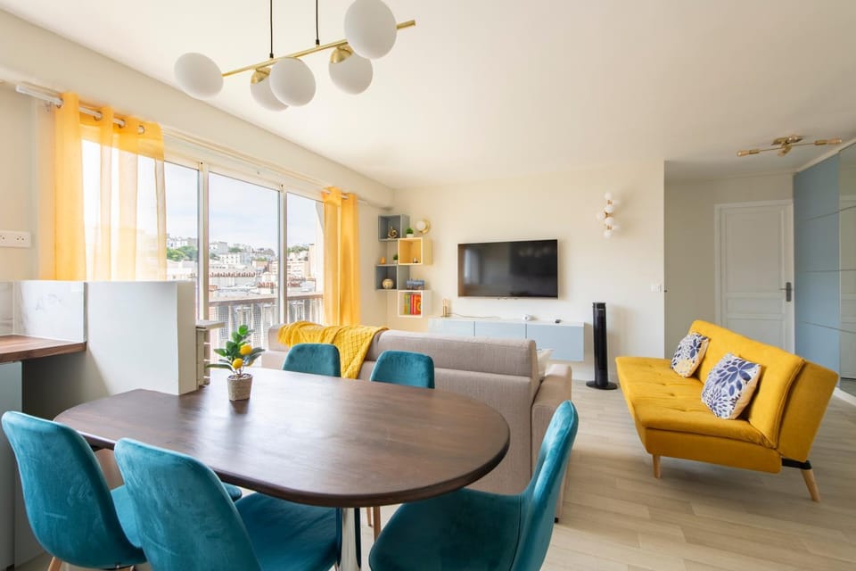 TV and multimedia, Living room, Seating area, Dining area