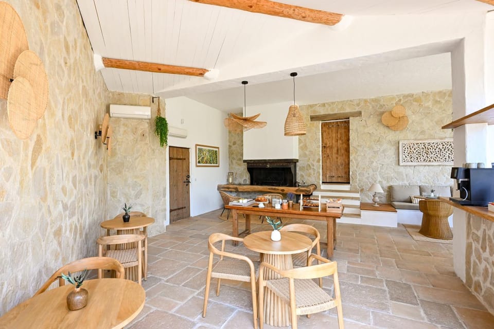 Banquet/Function facilities, Breakfast, fireplace