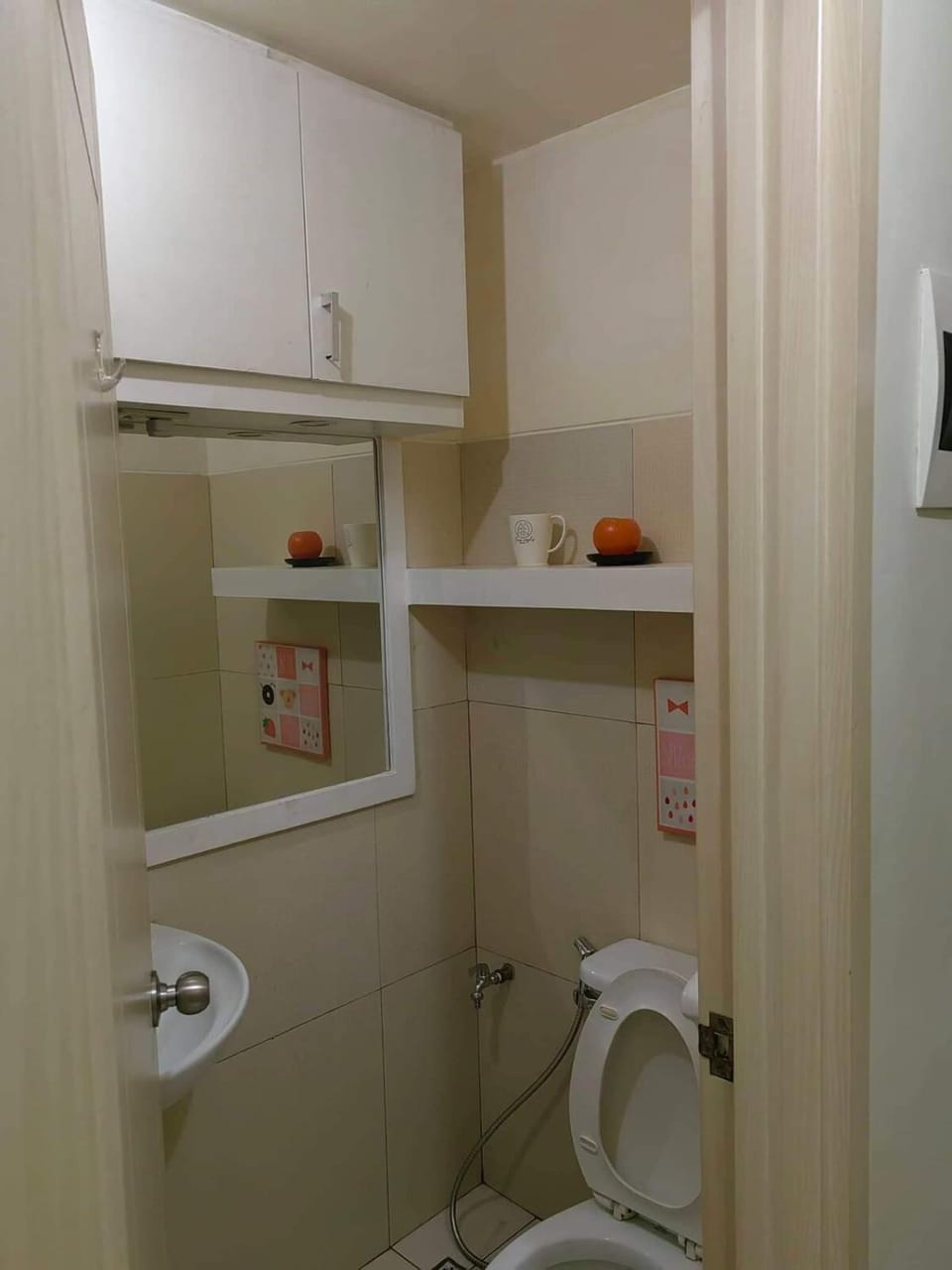 Chateau Elysee A11 near bar resto mall Airport Apartment in Paranaque