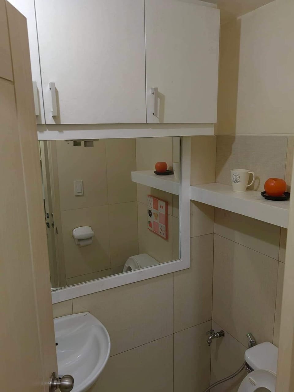 Chateau Elysee A11 near bar resto mall Airport Apartment in Paranaque
