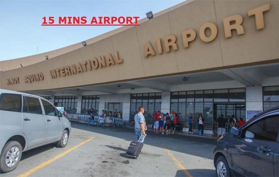 Chateau Elysee A11 near bar resto mall Airport Apartment in Paranaque