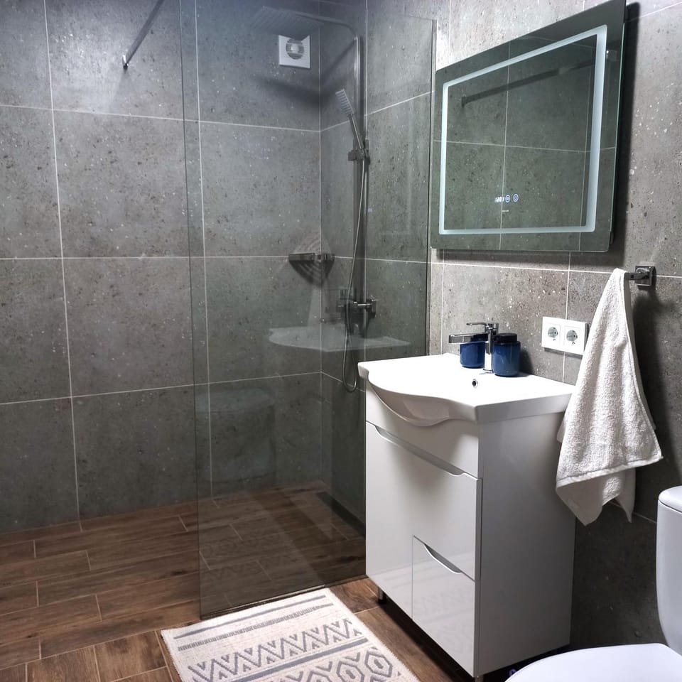 Shower, Bathroom, towels