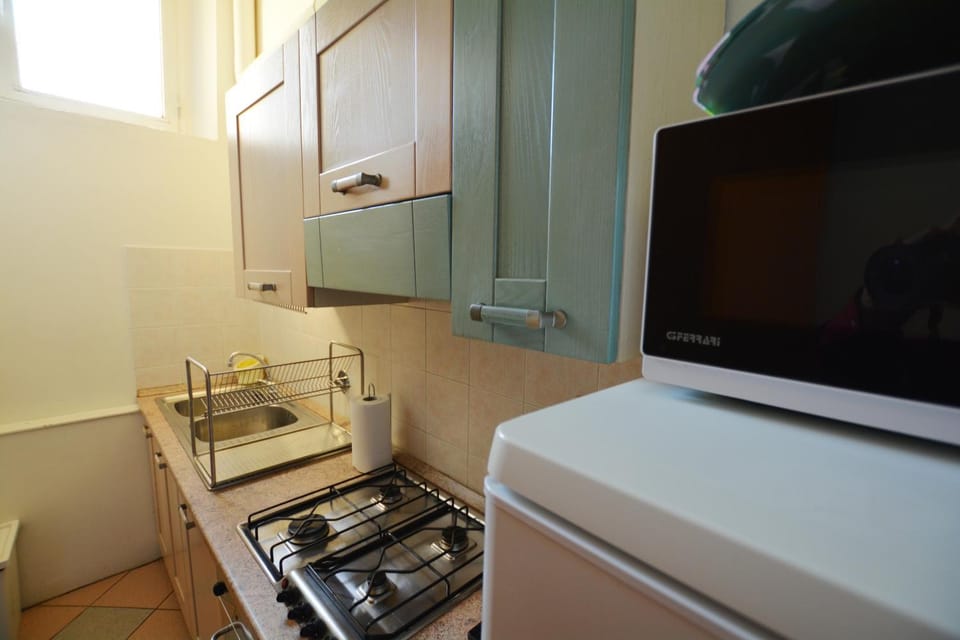 Kitchen or kitchenette, oven, stove
