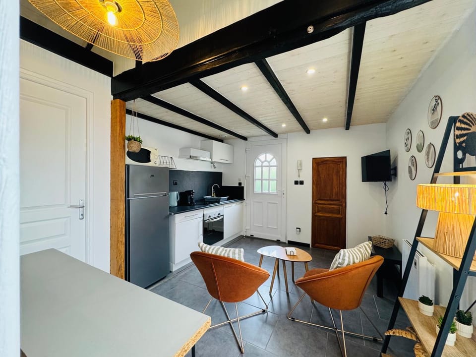 TV and multimedia, Kitchen or kitchenette, Living room