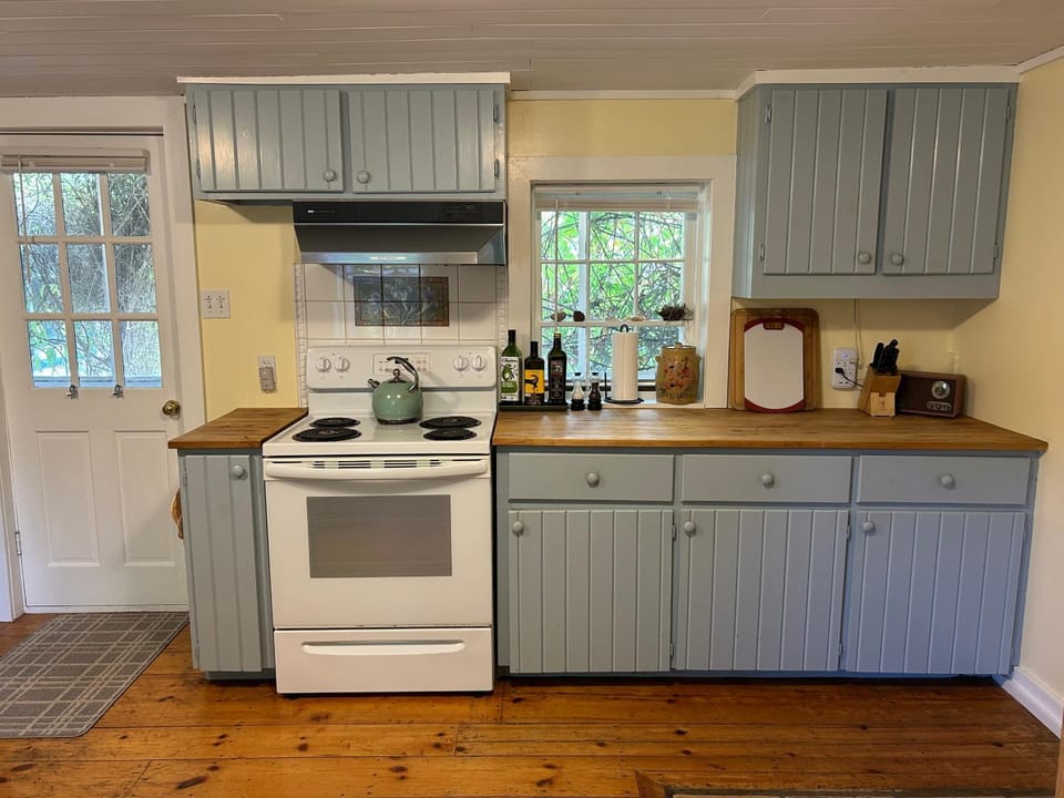 Dining area, kitchen