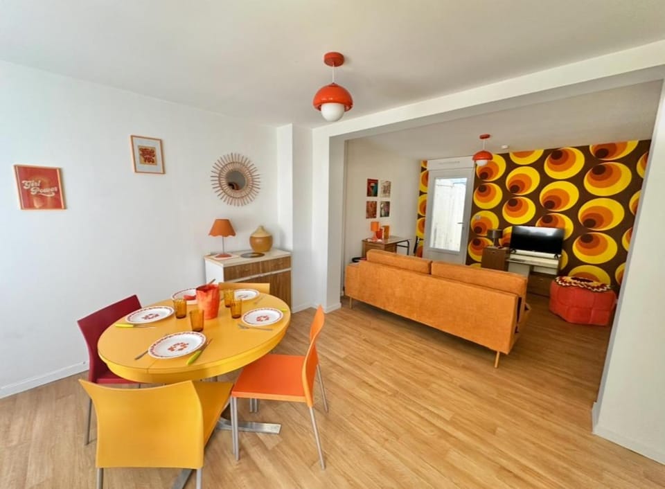 TV and multimedia, Living room, Dining area