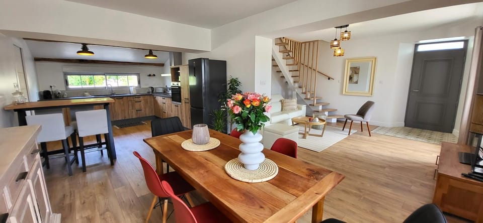 Living room, Dining area