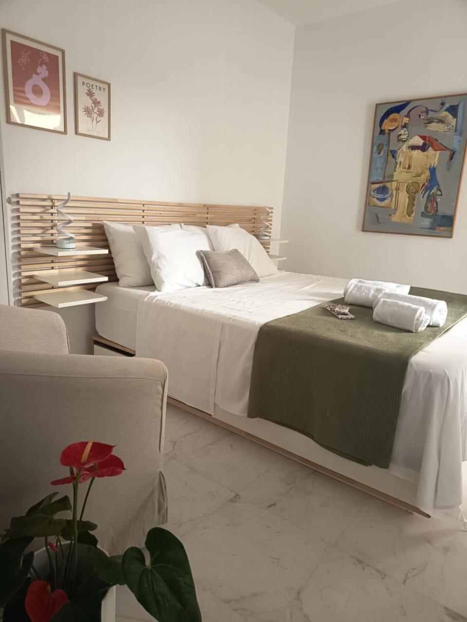 Bed, Bedroom, towels