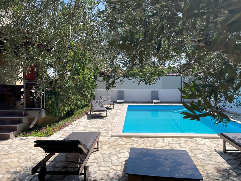 Fabris Apartments with pool and top location near sea Apartment in Novigrad