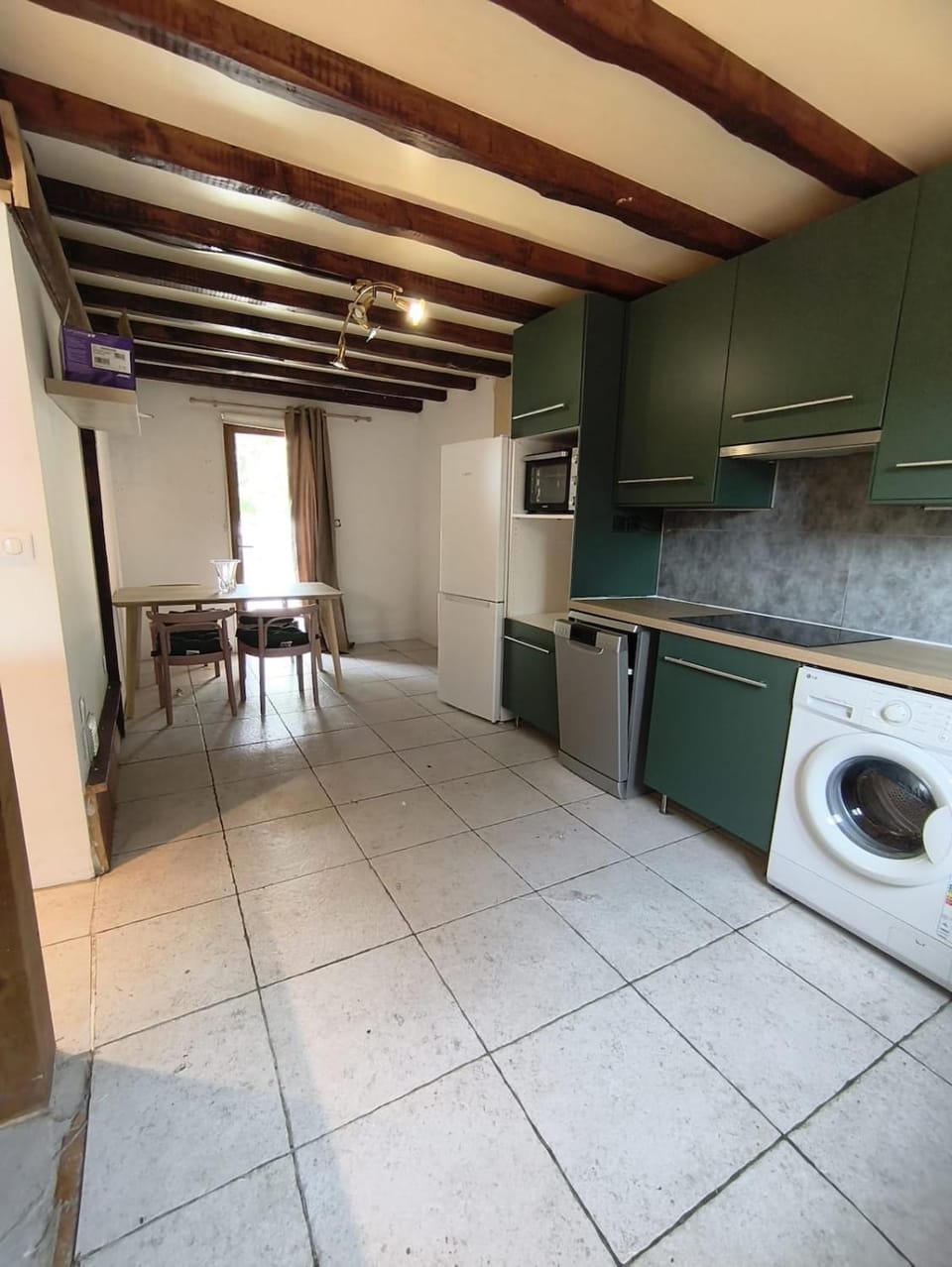 Kitchen or kitchenette, washing machine