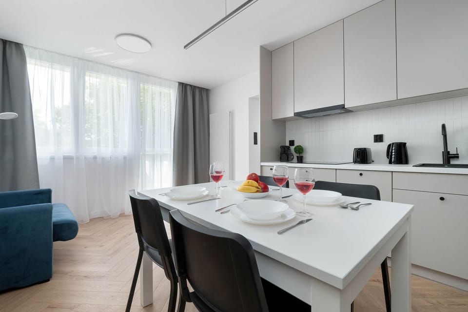 Kitchen or kitchenette, Living room, Seating area, Dining area