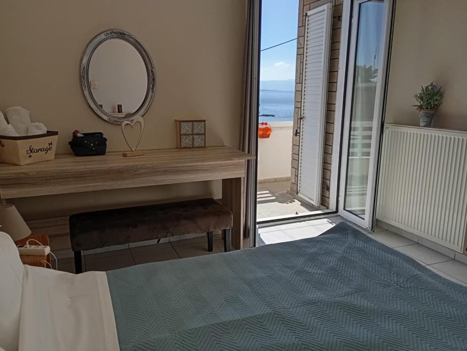 Bed, Natural landscape, Photo of the whole room, Sea view