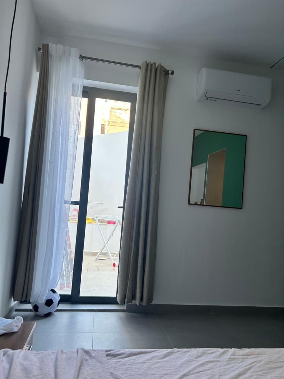 Bed, Bedroom, air conditioner