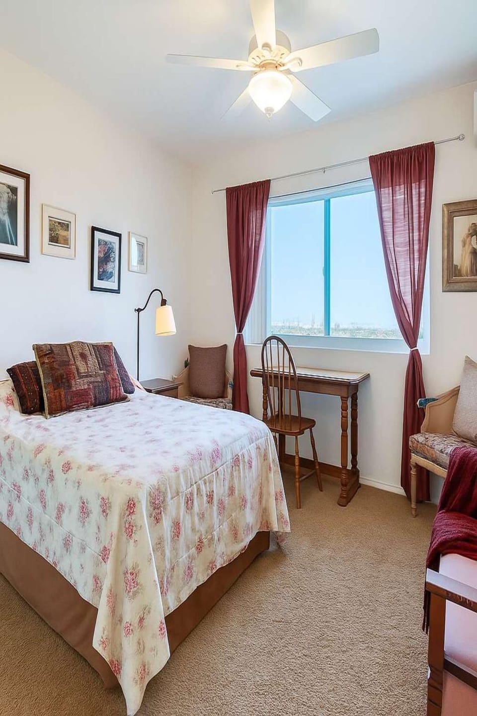 Bed, Photo of the whole room, Seating area, Bedroom