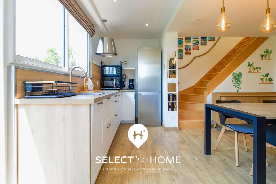 Kitchen or kitchenette, Dining area, dishwasher, oven, pet friendly, stove