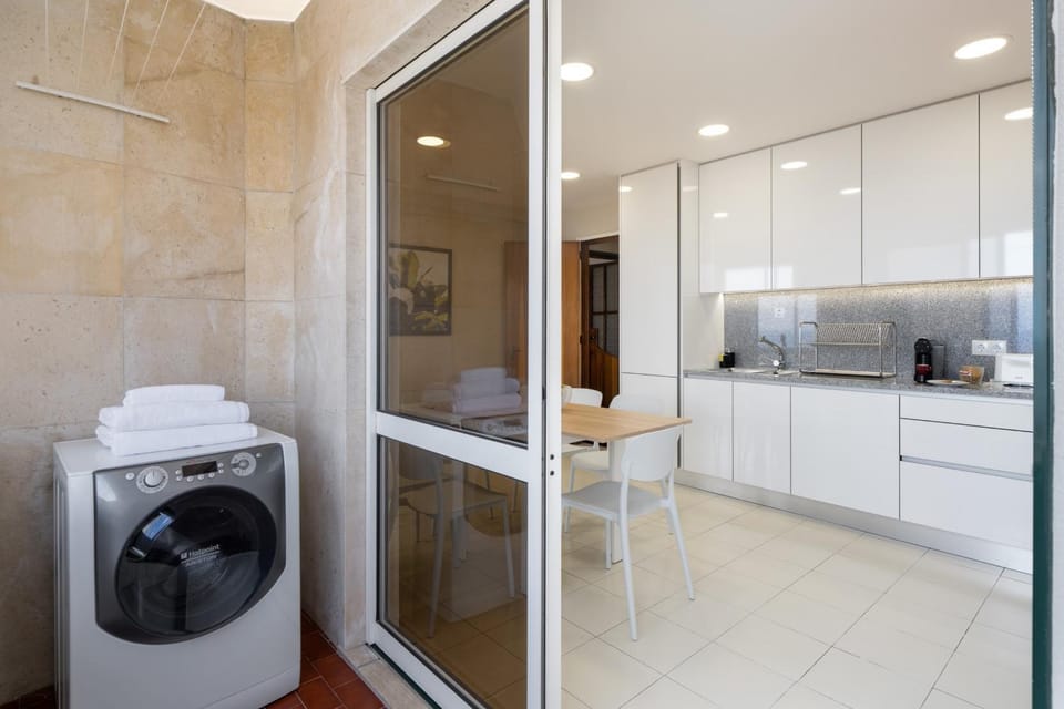 Kitchen or kitchenette, washing machine