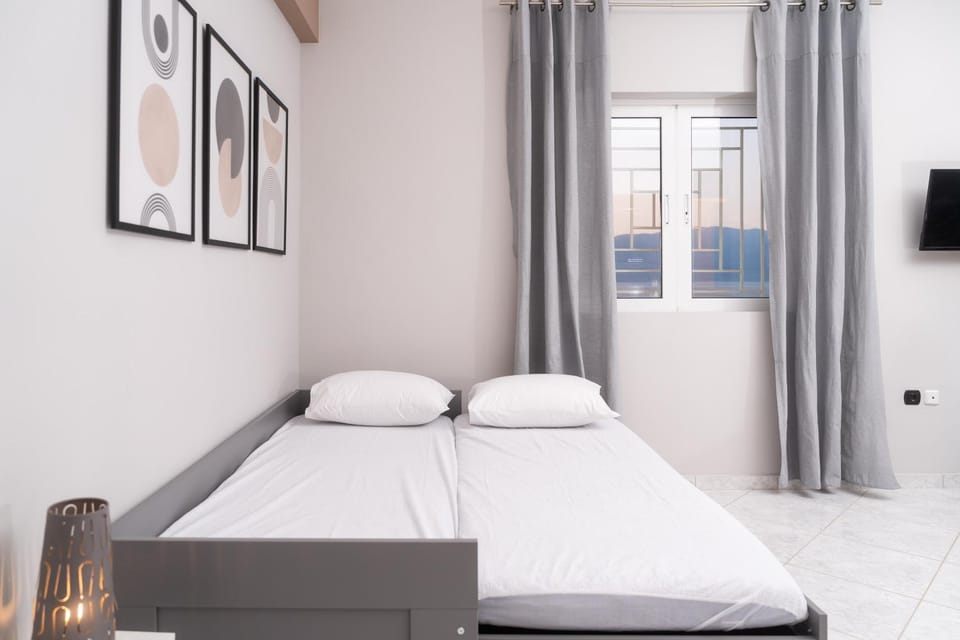 Bed, Living room