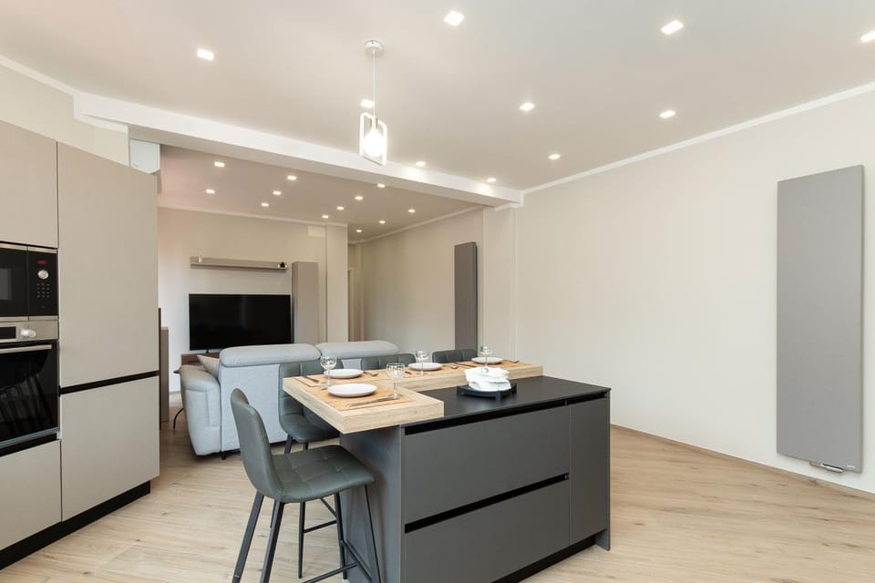 TV and multimedia, Kitchen or kitchenette, Dining area, minibar, oven, stove