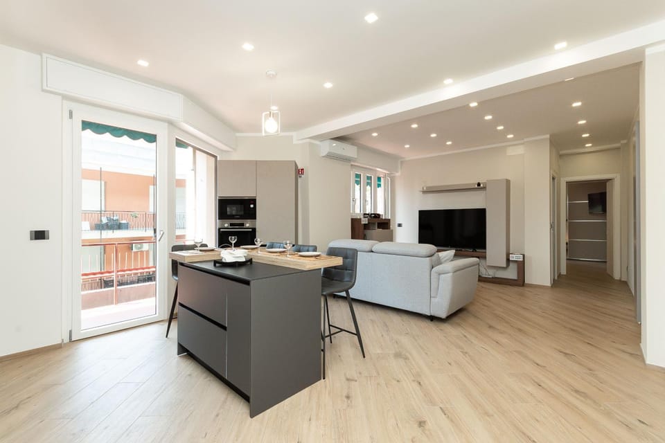 Communal lounge/ TV room, TV and multimedia, Kitchen or kitchenette, Living room, Seating area, Dining area, Evening entertainment, minibar