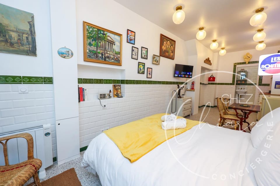 Paris Retro Bistro Escape Authentic & Cozy Apartment in Paris