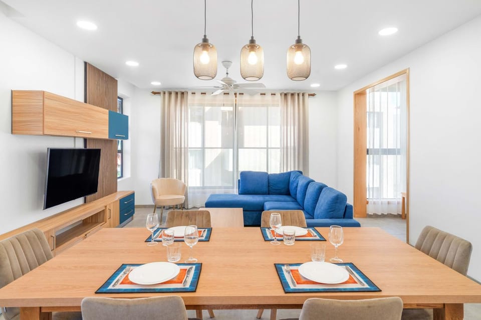 Living room, Seating area, Dining area