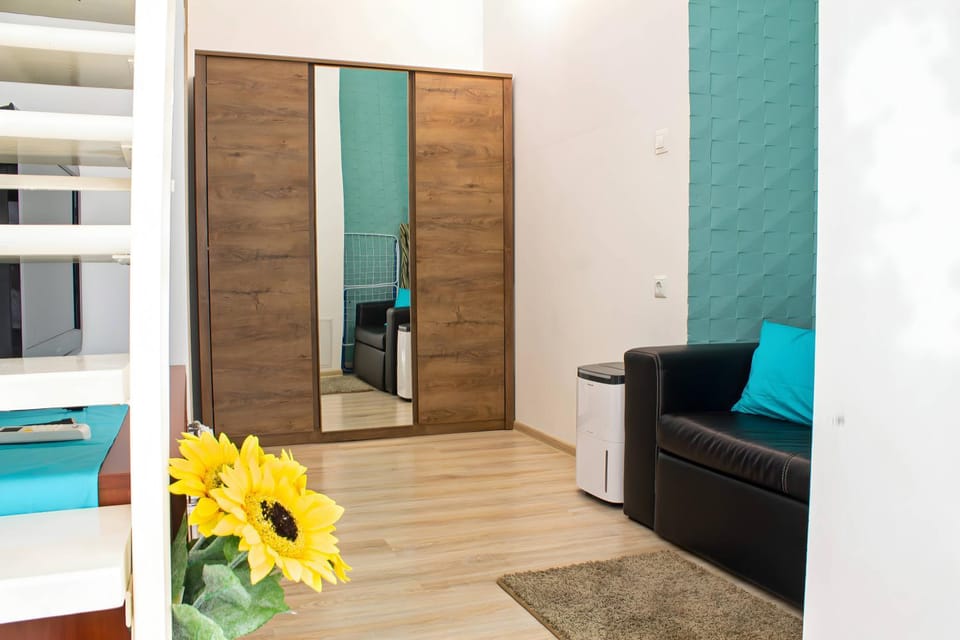 TV and multimedia, Living room, Seating area, wardrobe