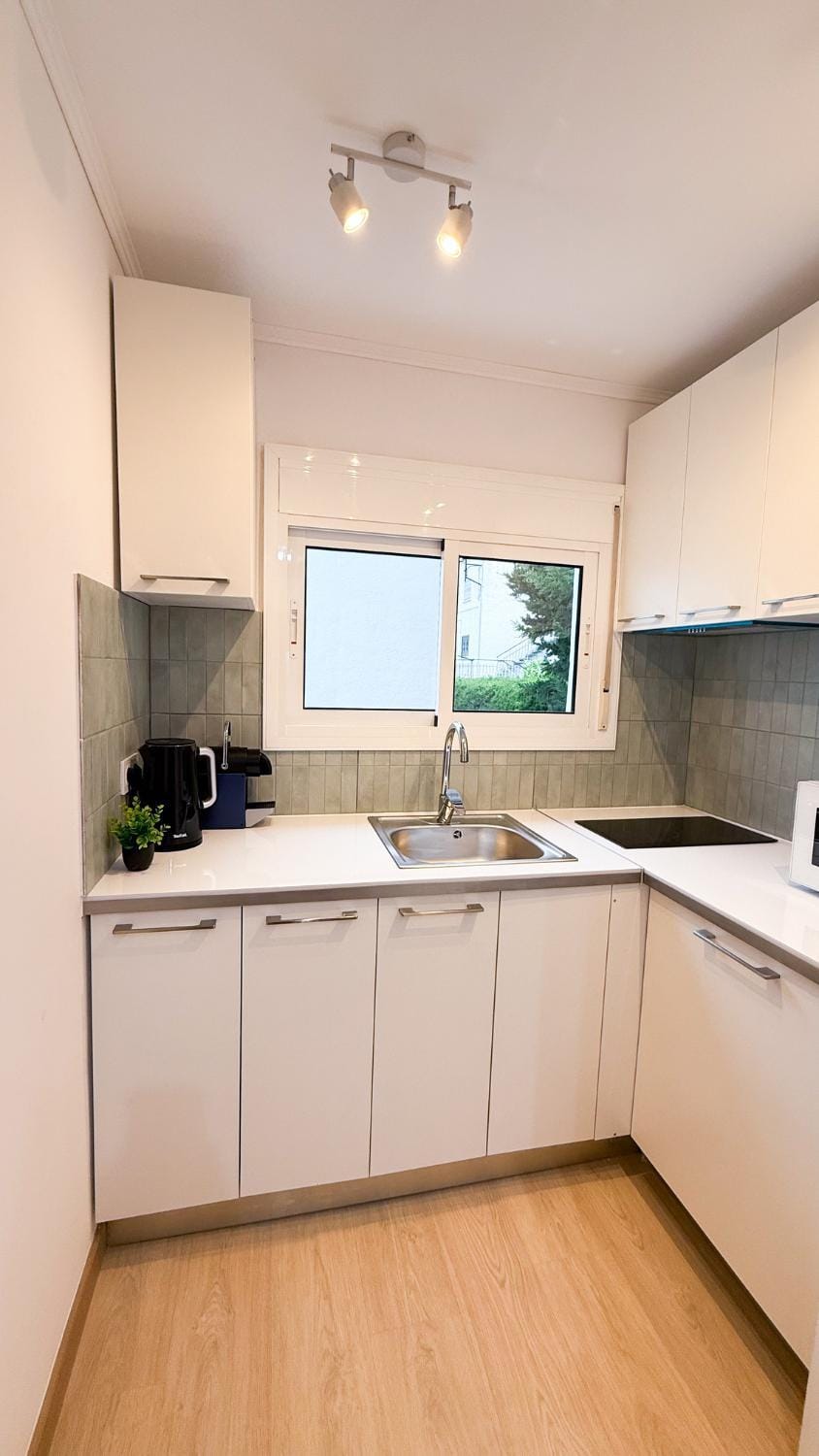 104 - Beachside Renovated 1BR apt 5 min from Beach Apartment in Cambrils