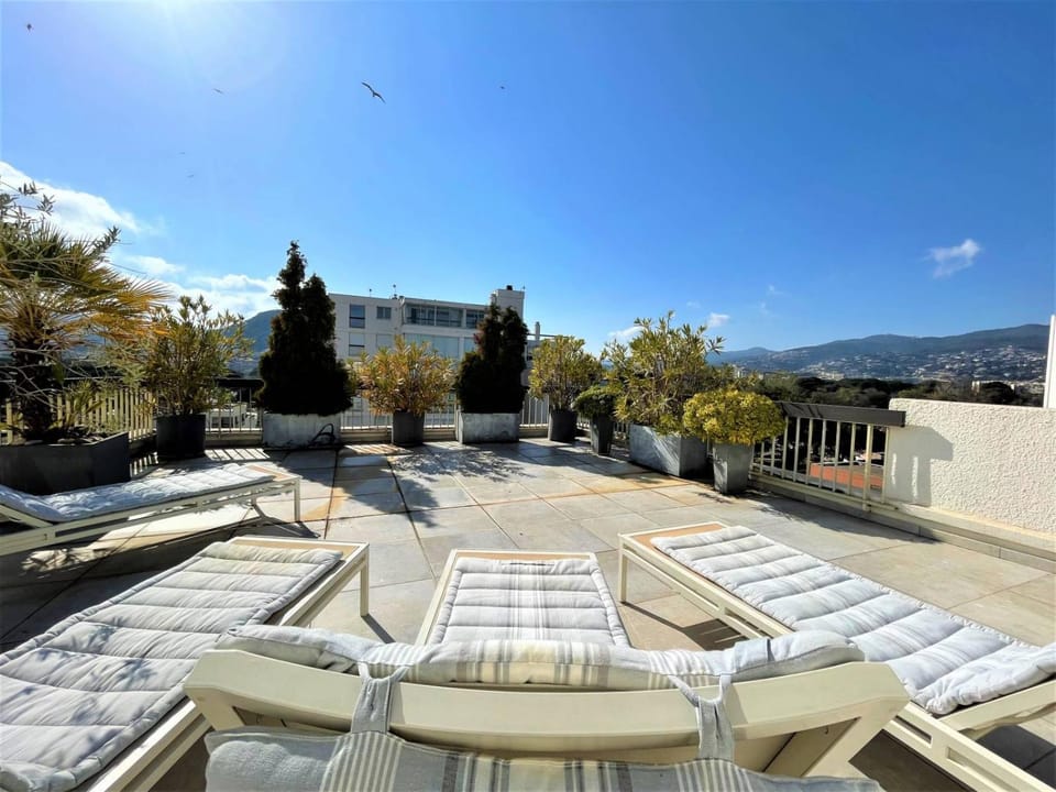 ST-30 Studio climatisé en dernier étage avec piscine en résidence Apartment in Mandelieu-La Napoule