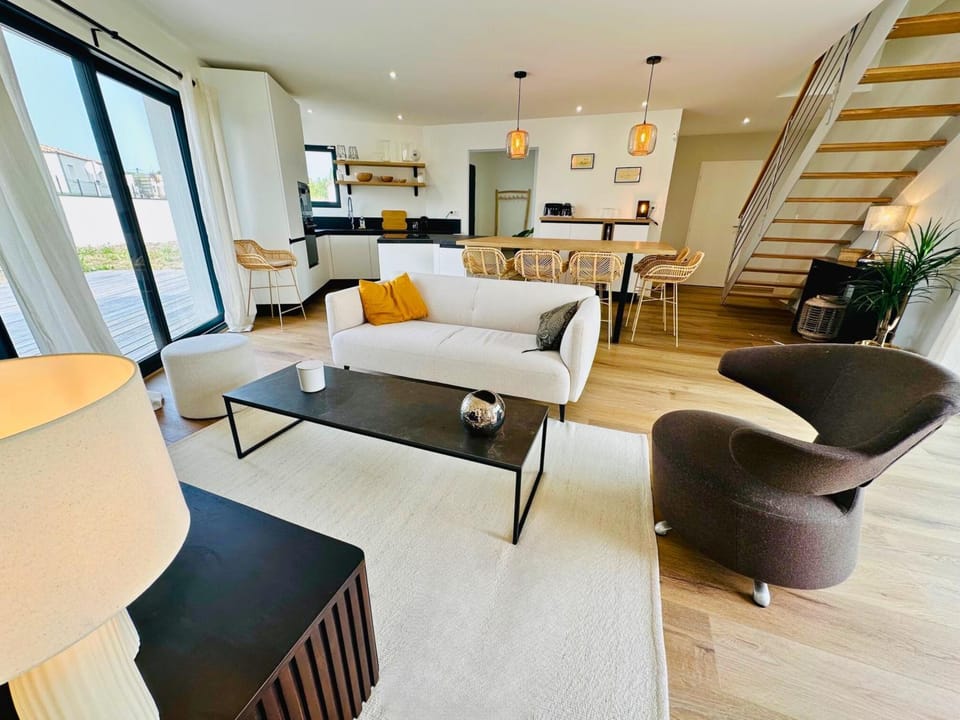 Living room, Dining area