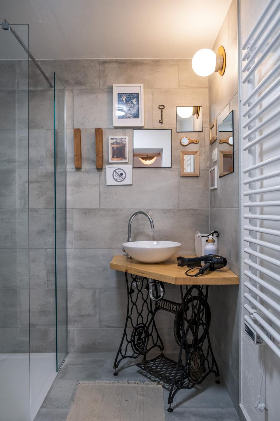 Shower, Bathroom, Decorative detail