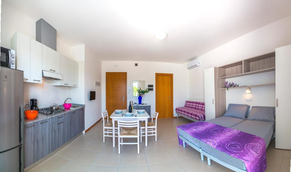 Kitchen or kitchenette, Living room, Dining area, Bedroom