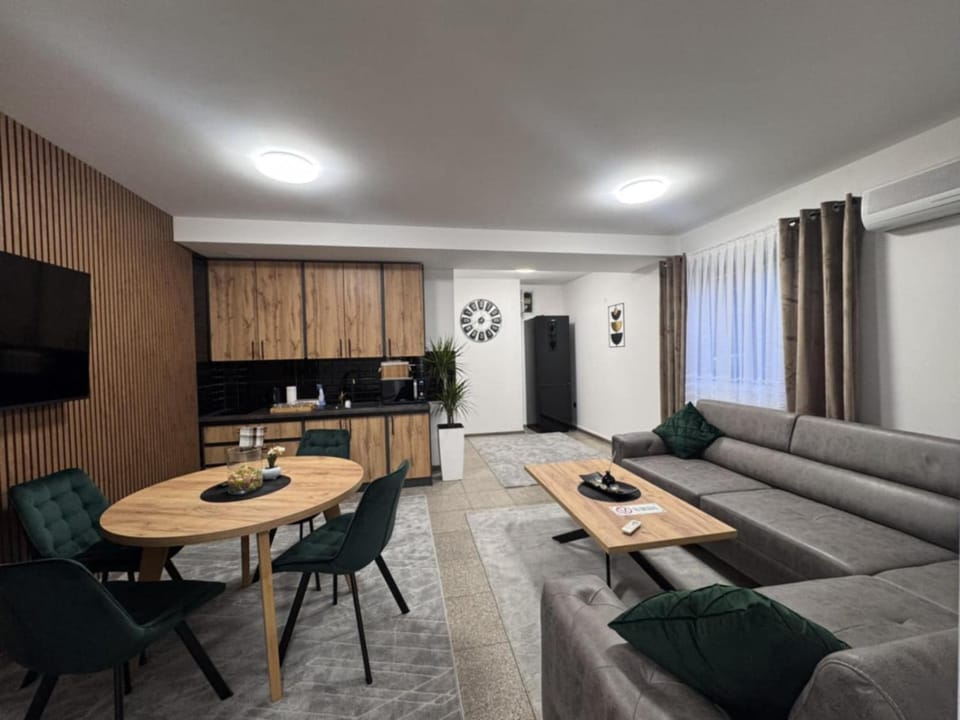 Communal lounge/ TV room, TV and multimedia, Kitchen or kitchenette, Living room, Seating area, Dining area