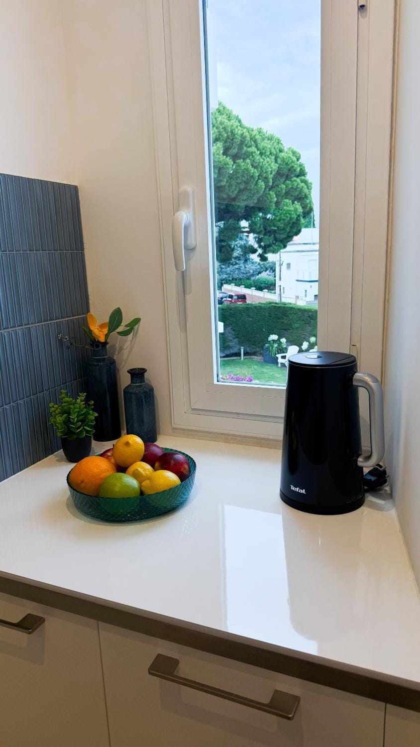 105 - Beachside Renovated 1BR apt 5 min from Beach Apartment in Cambrils