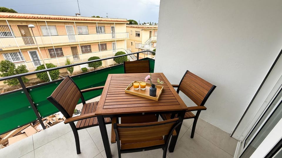 105 - Beachside Renovated 1BR apt 5 min from Beach Apartment in Cambrils