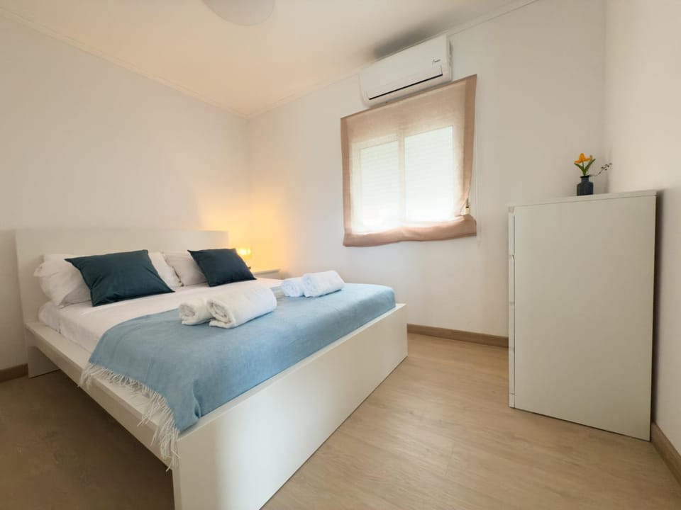 106 - Beachside Renovated 1BR apt 5 min from Beach Apartment in Cambrils