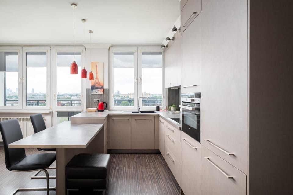 Kitchen or kitchenette, Dining area, stove