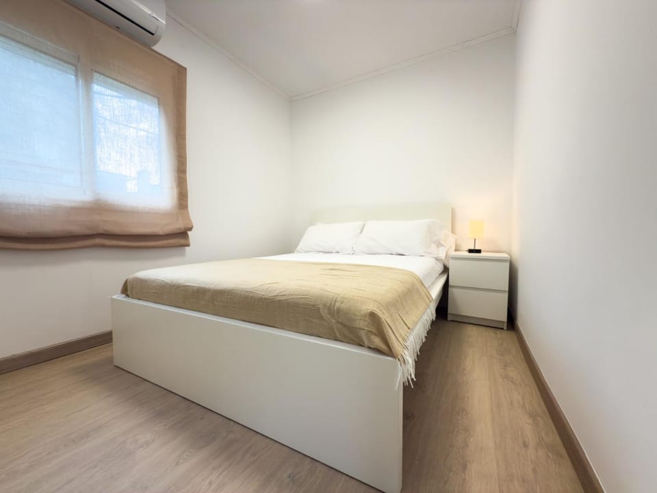 107 - Beachside Renovated 1BR apt 5 min from Beach Apartment in Cambrils