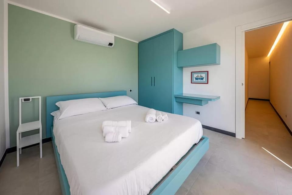 Bedroom, air conditioner