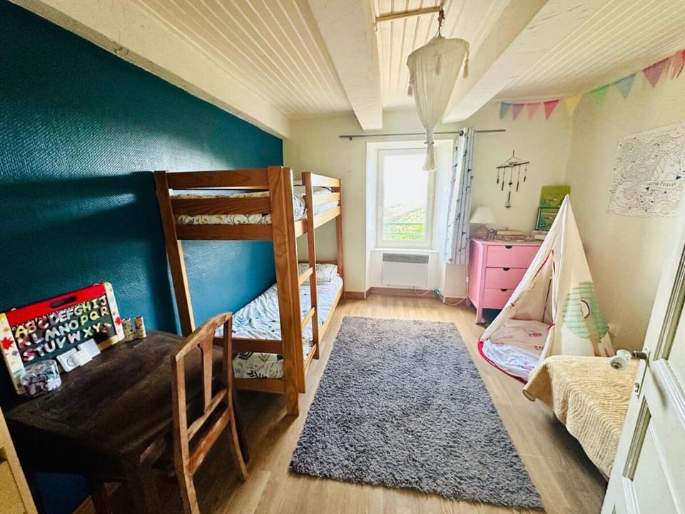 Photo of the whole room, Bedroom, bunk bed