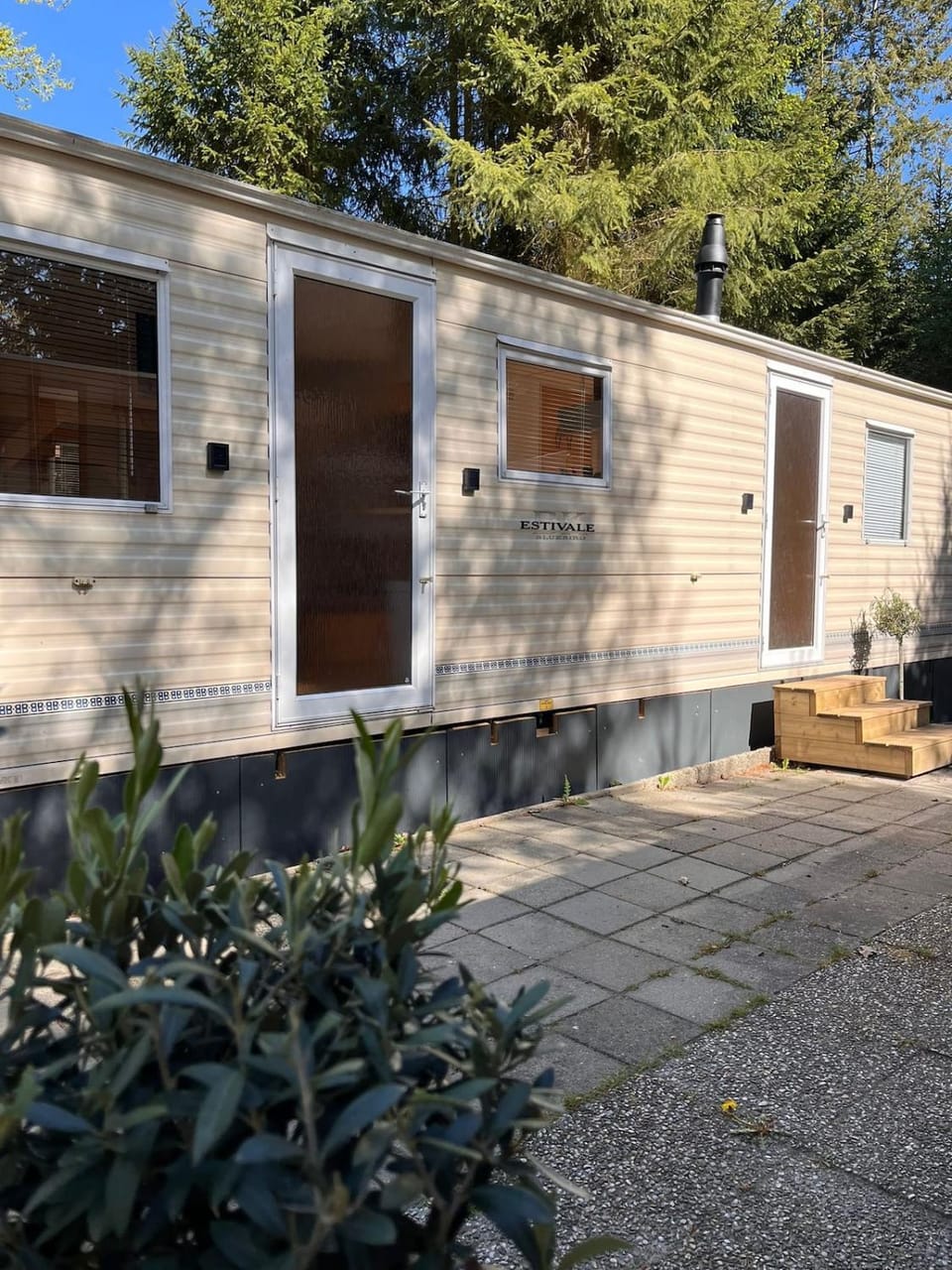 Property building, Day, Garden, Garden view