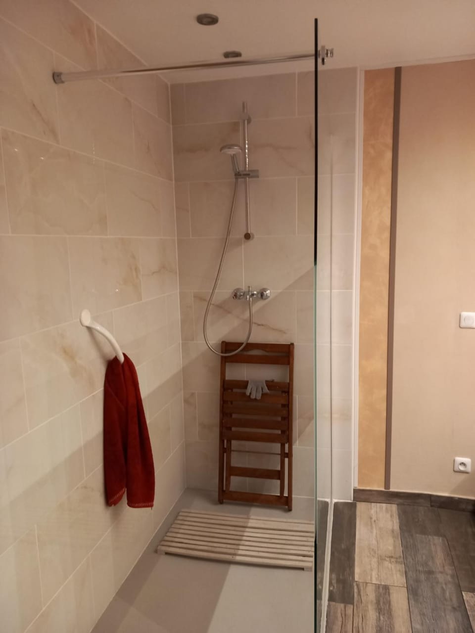 Le diamant rose au centre ville de Servian Apartment in Occitanie