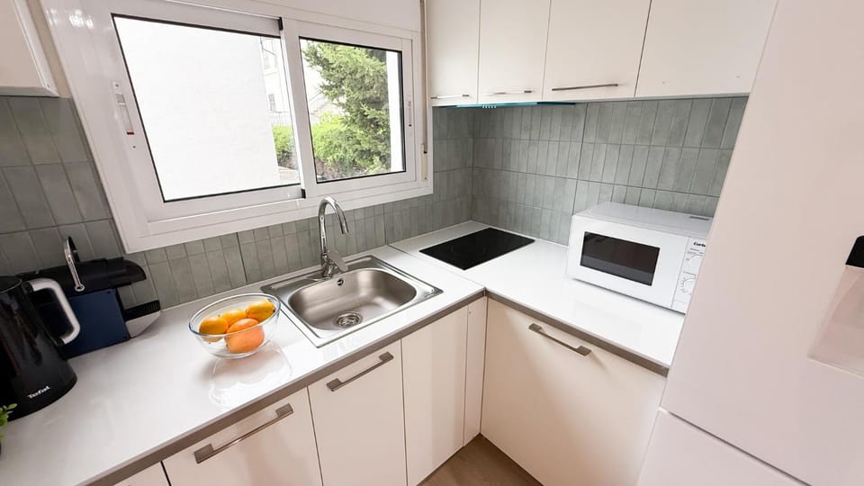 108 - Beachside Renovated 1BR apt 5 min from Beach Apartment in Cambrils