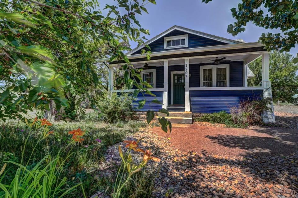 Property building, Day, Garden