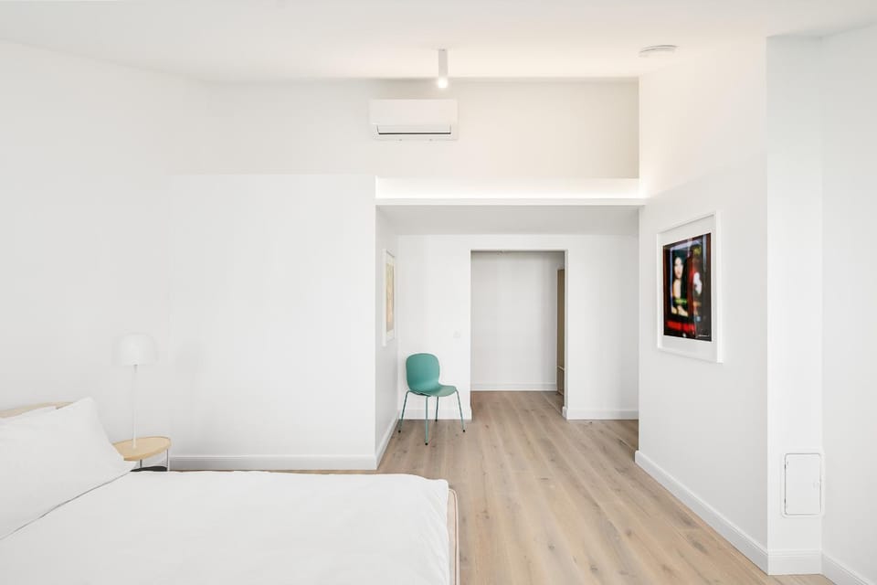 Bed, Photo of the whole room, Bedroom, air conditioner