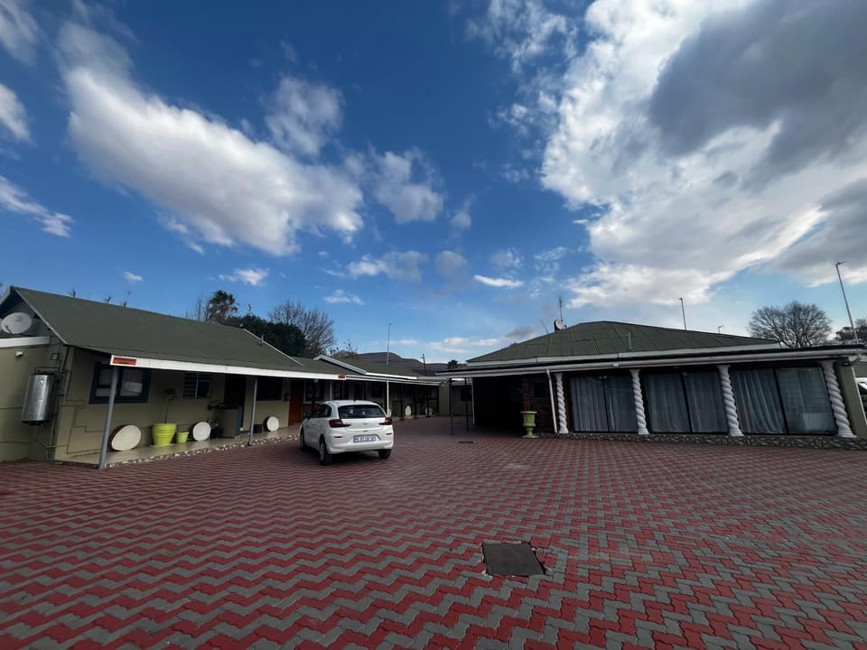 Boiphihlelo Guest House Bed and Breakfast in Eastern Cape