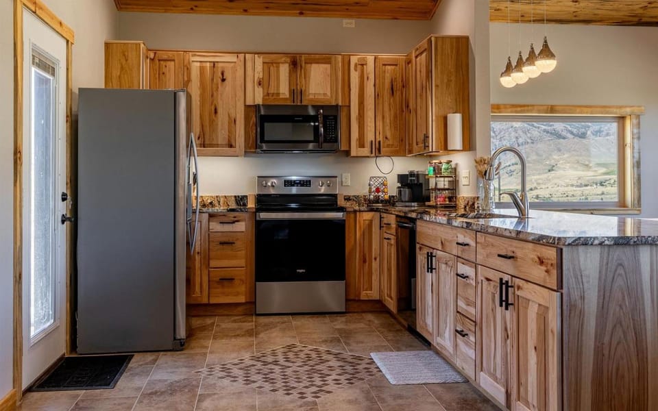Dog-Friendly Cabin with Panoramic Mountain Views in Wyoming Cabin in Wyoming