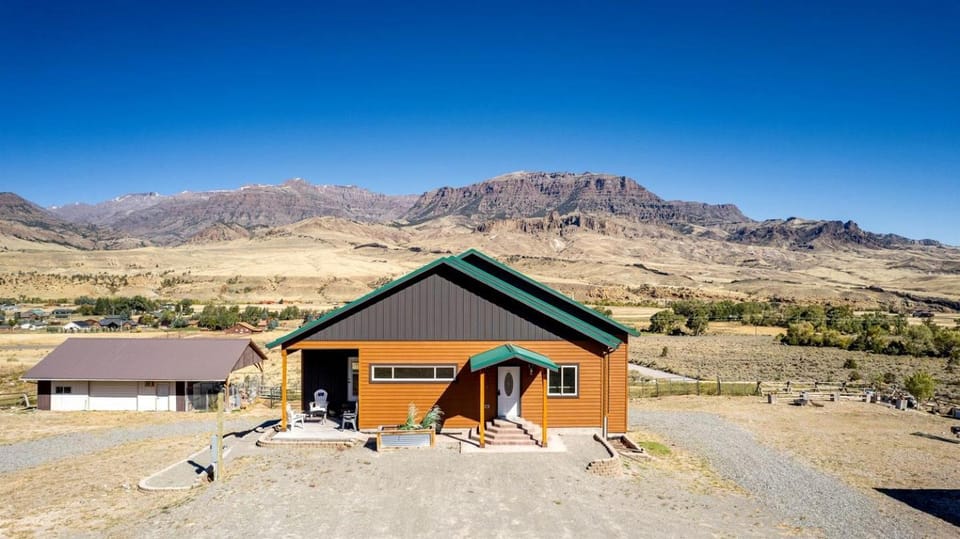 Dog-Friendly Cabin with Panoramic Mountain Views in Wyoming Cabin in Wyoming