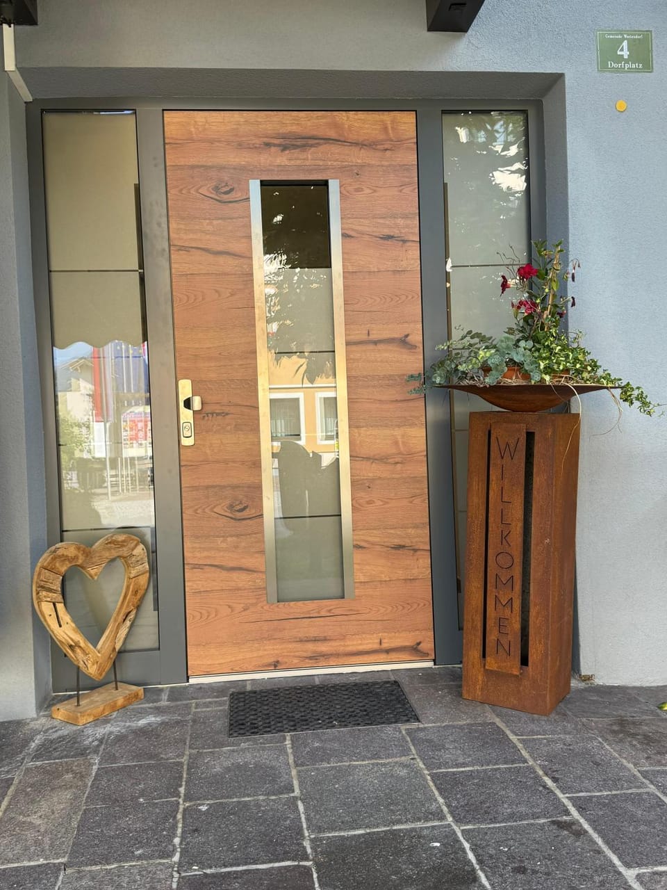 Facade/entrance
