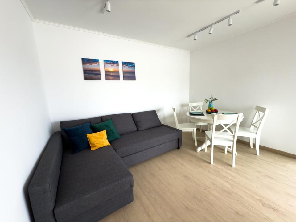 103 - Beachside Renovated 1BR apt w private garden Apartment in Cambrils
